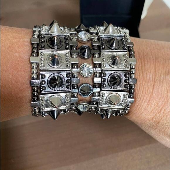 Gorgeous Cuff Bracelet - Picture 3 of 3